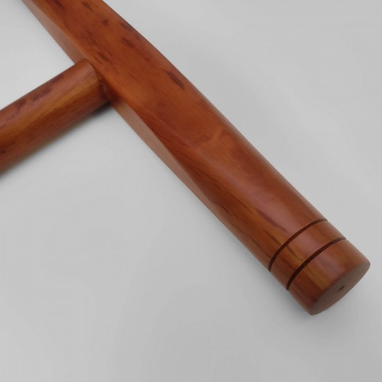Tonfa Olympus din lemn de stejar rosu 61 cm Tonfa Olympus din lemn de stejar rosu 61 cm