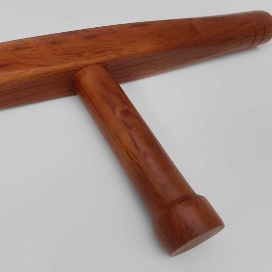 Tonfa Olympus din lemn de stejar rosu 61 cm Tonfa Olympus din lemn de stejar rosu 61 cm